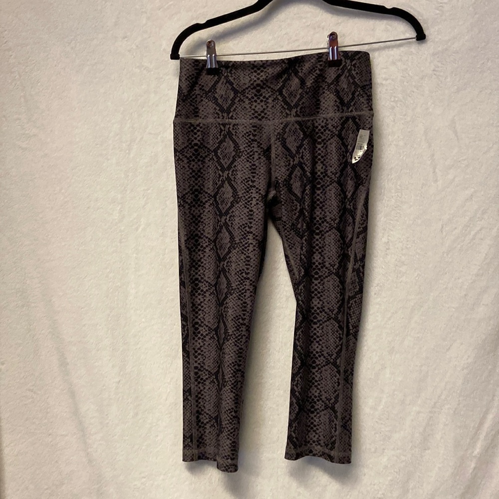 DSG hi-rise capri leggings
